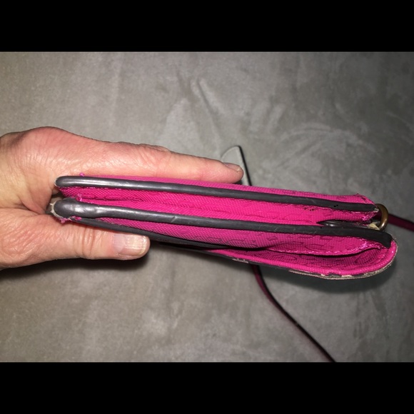 GUESS Envelope Clutch Crossbody Handbag - Picture 4 of 9